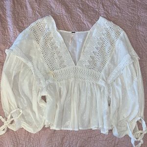 Free People White top - amazing condition - beautiful and great material